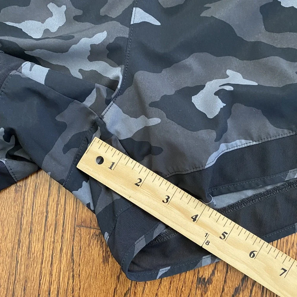 Athleta Women's Racer Run Shorts 4‎ Camo Gray Black Size S Athleisure Gym Sporty